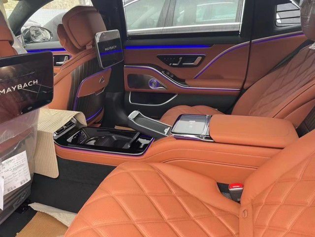 迈巴赫S680中规版现车 黑米黑棕均有(图1)