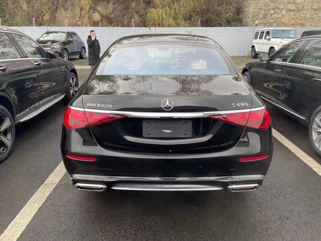 迈巴赫S680中规版现车 黑米黑棕均有(图2)