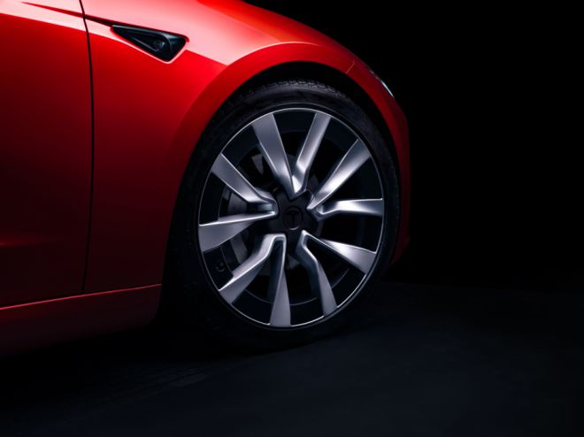 特斯拉Model 3焕新版上市售价没有期待的二十万反而涨价28万(图5)