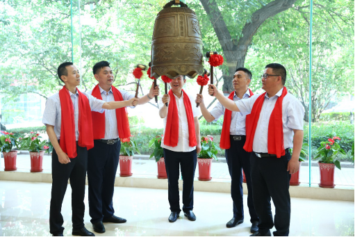 专注储罐密封产品领域发展特种橡塑新三板挂牌仪式在京举行(图1)