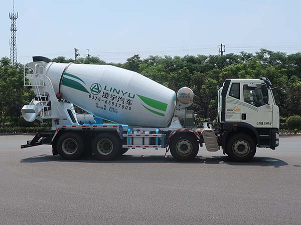 凌宇牌解放前四后八8方混凝土搅拌运输车(图3)