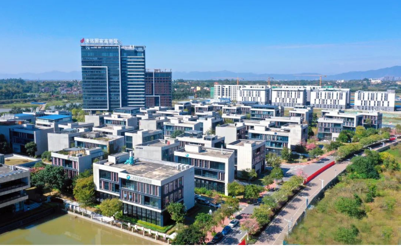 以新担当新作为开创高质量发展新局面 高新区召开加快推进新型工业化高质量发展大会(图5)