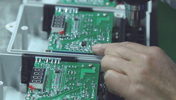 智能水表密封防水防尘灌封胶的作用和特点是什么？(图2)