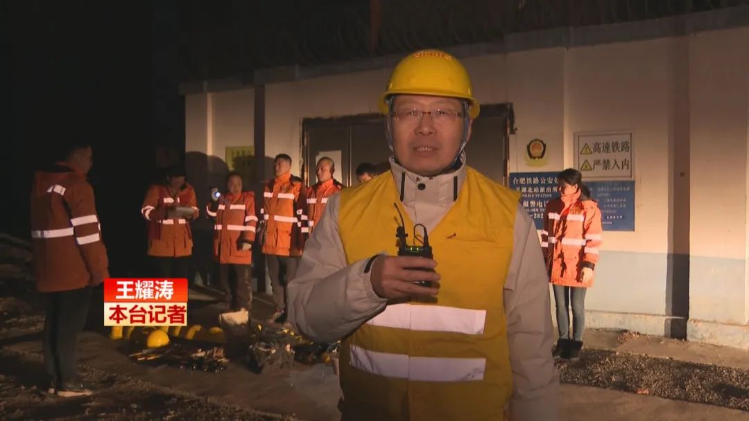 【新春走基层】在江面百米夜空绽放青春(图1)