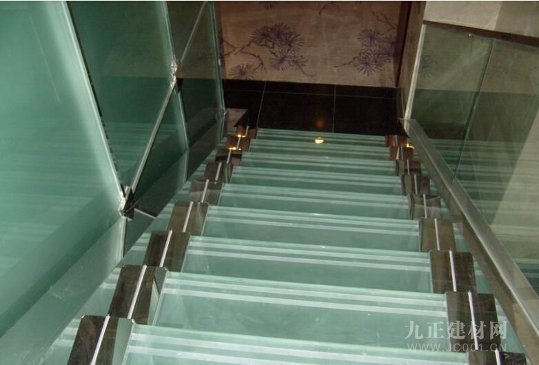 玻璃楼梯扶手安装施工工艺介绍 玻璃扶手安装技巧(图3)