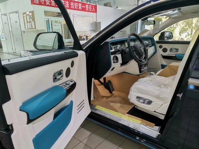 天津港劳斯莱斯幻影加长四座版598米(图2)
