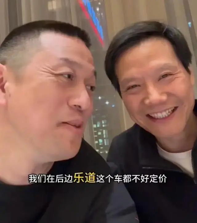 雷军深夜宣布：24小时88898辆！有人加价万元转让SU7订单罗永浩：或上演史诗性一幕(图9)
