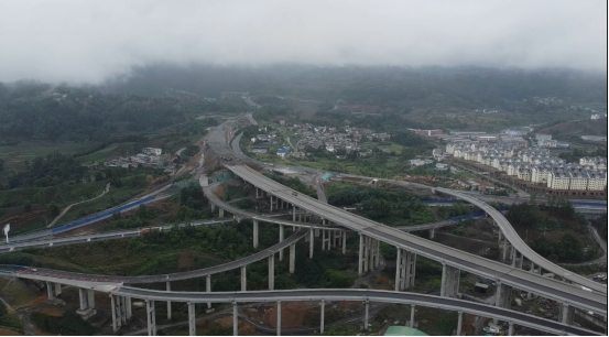 纳晴高速黔西南段土建部分建设接近尾声(图6)