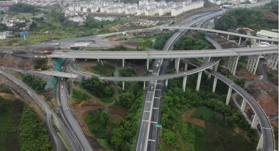 纳晴高速黔西南段土建部分建设接近尾声(图7)