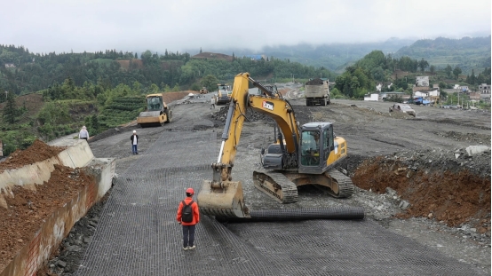 纳晴高速黔西南段土建部分建设接近尾声(图8)